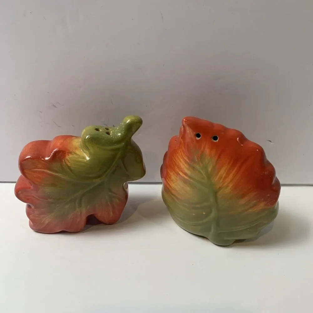 Vintage Ceramic Fall Autumn Maple Leaf Salt and Pepper Shakers‎ Set